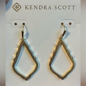 NWOT- Kendra Scott Sophia Drop Earrings
